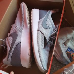 Grey And White Roshe